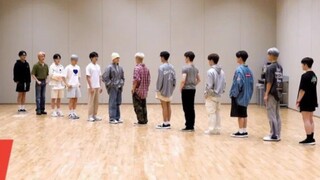 تم الكشف عن غرفة تدريب "_WORLD" الخاصة بفرقة SEVENTEEN!