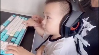 鹿姐出去旅游第二天 我带着儿子玩吃鸡