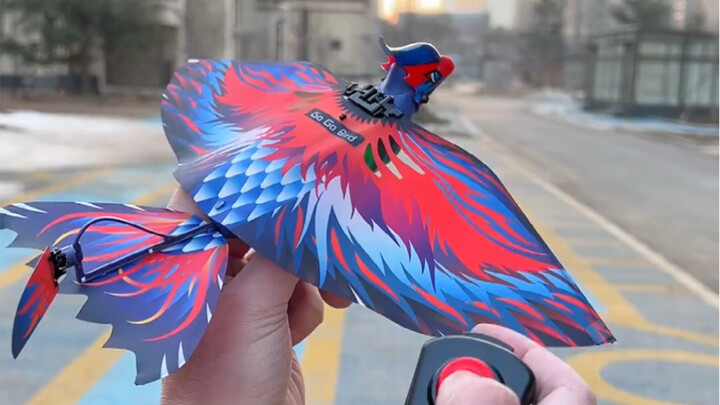 Mainan anak-anak sekarang udah kebangetan canggihnya! Drone burung sayap flapping dari Hanwang ini g