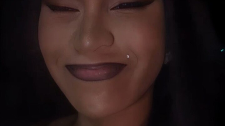 كاردي بي | الأخت كاردي الحزينة تصاب بالزكام أثناء عرض الأزياء!