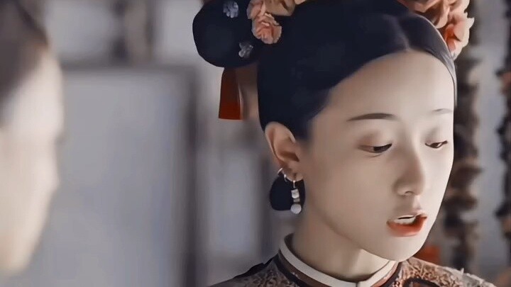 Anh Lạc dùng một chùm nho băng khiến Tiểu Tư không thể kéo quần lên được