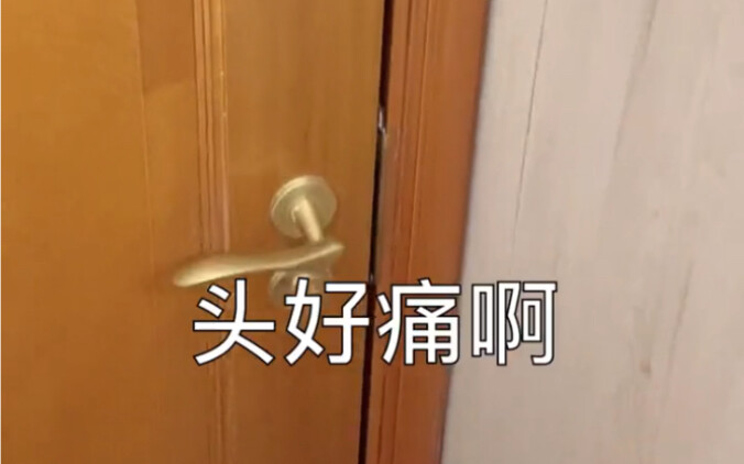 Bốn người uống rượu sao lại có đến sáu chiếc bật lửa?