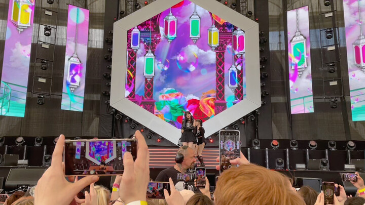 Her legs are just too long! 220515 Germany K-pop Flex Concert: ive’s “Love Dive” stage, front-row st