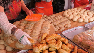 ประสบการณ์ 49 ปี ร้านเกี๊ยวที่กินเส้น / ขนมจีบต่างๆ ในตลาดเกาหลี - อาหารข้างทางเกาหลี