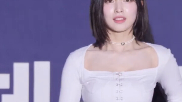 Choi Ee-won dance performance