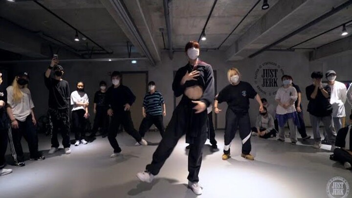 Vũ đạo đô thị của Bada Lee với bài hát "Honest" của Kiana Lede (Justjerk Dance Studio)