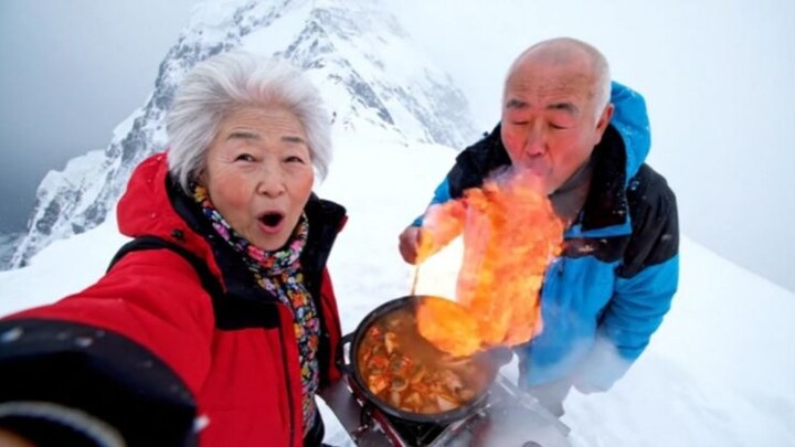 Nenek 90-an berenergi tinggi menantang diri untuk “makan hot pot di Gunung Everest”
