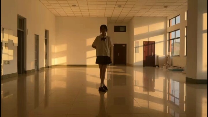 Video peninjauan favorit saya, diunggah lagi—lagi-lagi mengirimkan bulan.