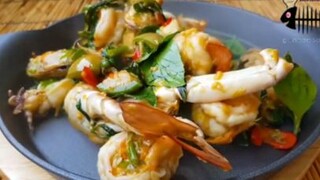 ผัดฉ่าทะเลเดือดกะทะร้อน