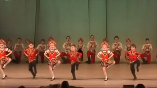 Children's dance performance: Why is it called the fighting nation? Orthodox Russian folk dance tell