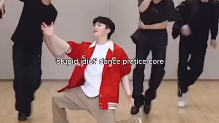Woozi ins forwarded the dance teacher's video, stupid idiot's practice room is really cute