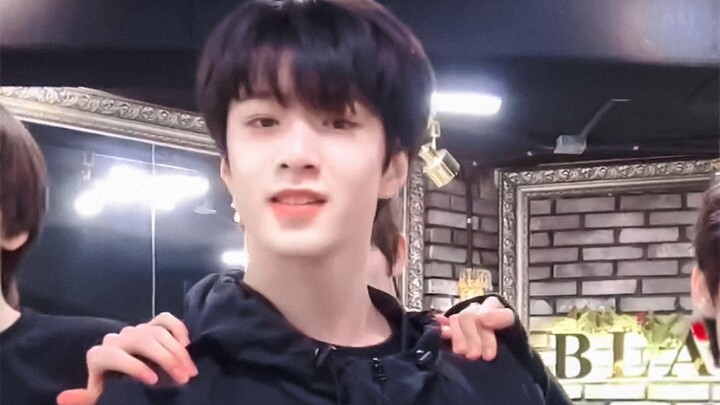 คอลเลคชั่นการเต้นของกลุ่มสาว ๆ ของ Liu Yaowen: สเต็ปของสาว ๆ สุดเท่ก็สวยงามและเท่!