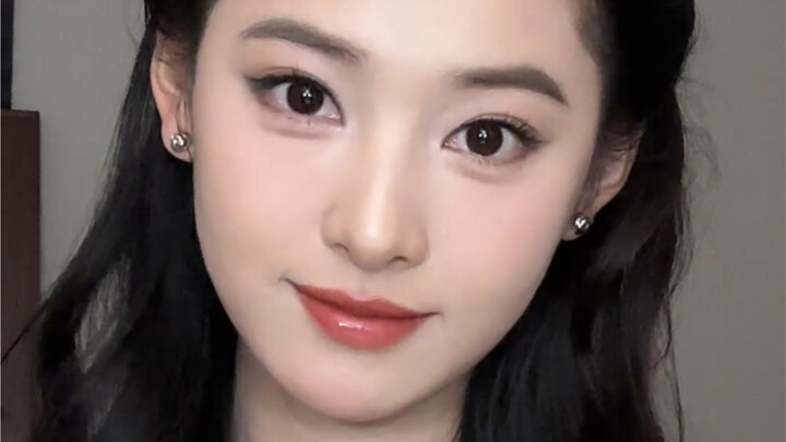 Para penggemar menyebut riasan persik mewah ala Liu Yifei yang saya buat! Sangat anggun dan bersih!