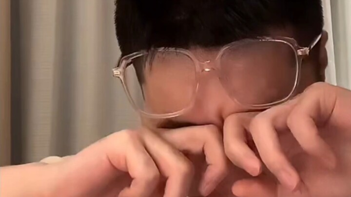 d4 Duoduo live streams after the match—bullet comments ask why you keep feeding Shi: “How would I kn