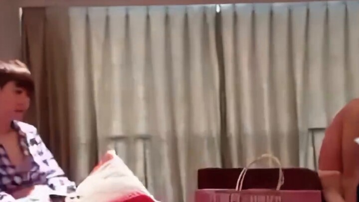 Aksen Kansai Kucing Osaka menjuluki "Sayang, tolong katakan sesuatu"