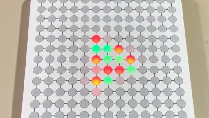 هيا بنا نتحدى بعضنا في لعبة خمسة في صف