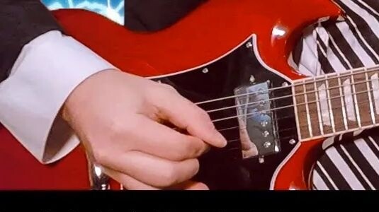 เล่นเพลง "Thunderstruck" ด้วยโน้ตกีตาร์ สัมผัสเสน่ห์ของฮาร์ดร็อคที่เปี่ยมไปด้วยพลังตลอดกระบวนการ!