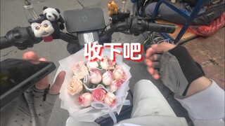Cô gái trẻ: Bạn trai tôi sẽ đánh tôi đến chết. Người giao hàng: Chưa chết.