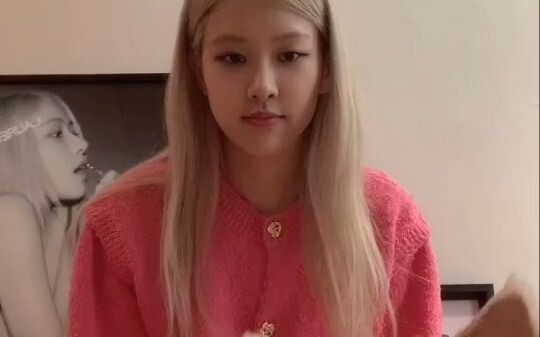 โรสในวิดีโอตลกบน TikTok