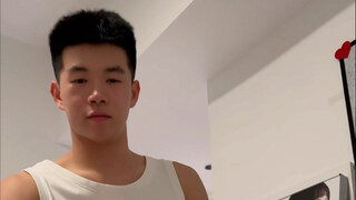 室友笨笨的，让他拿杯水都能拿错，打他一下还给他打爽了