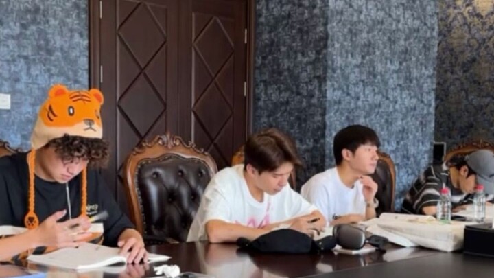 【Ten Thousand Days of Hard Work | Mandarin】“That 300-yuan class—didn’t you just spend 299 of it on X