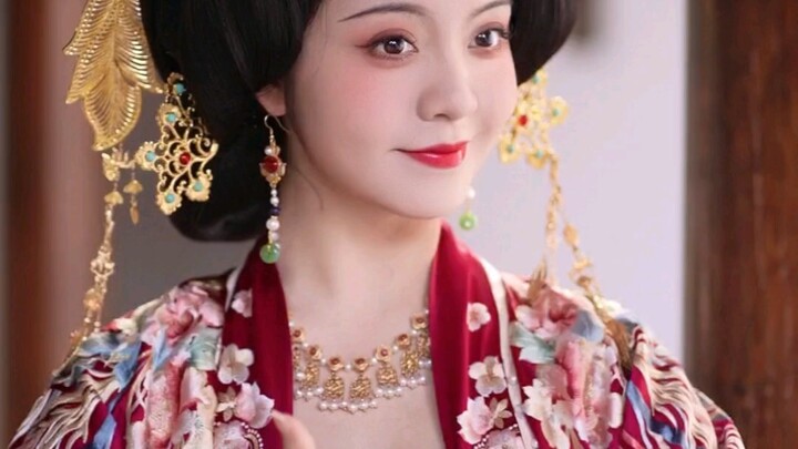 Even complimenting others can make you elegant.