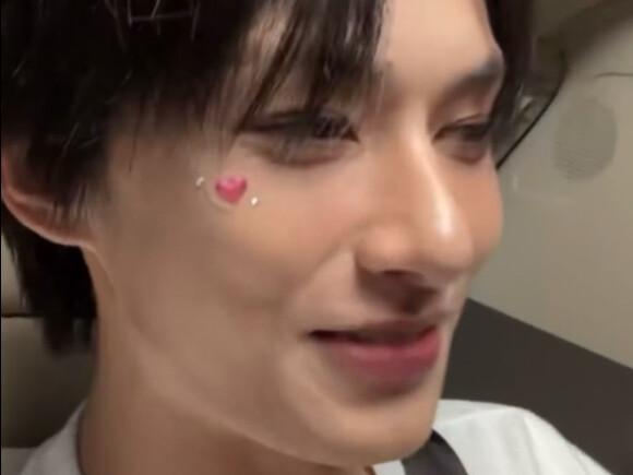 The members asked Junni to bring pickled pepper chicken feet from China.