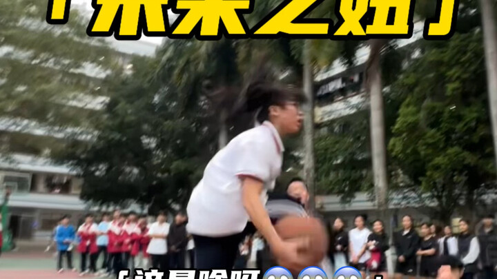 أي نوع من الألعاب تلعبه هذه الفتاة؟