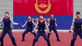 盘点蓝朋友的动感舞姿，不会跳街舞的蓝朋友不是好消防员！