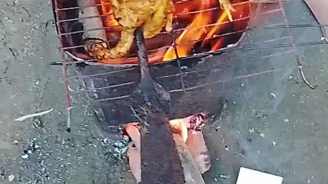 গ্রামের বাড়িতে আস্ত মুরগি পোড়ানোর মজাদার ভিডিও | Chicken BBQ 🔥