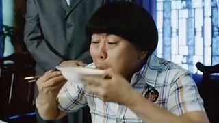 穷人下馆子：一盘猪头肉和酱牛肉，配上一磅老白干，大叔吃的真香