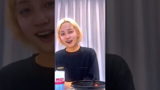 Jeonghan almost ate that pimple patch😂#seventeen #jeonghan #scoups #hoshi #dk #dino #mingyu#wonwoo