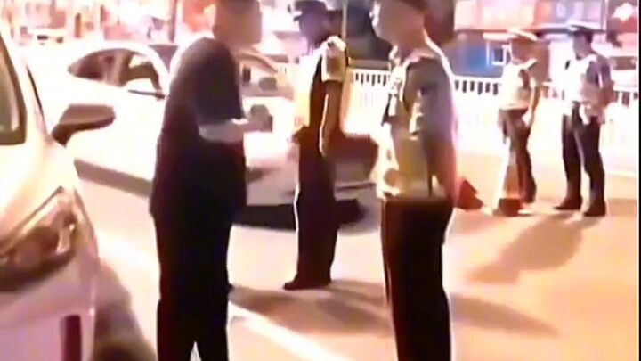 "آه، وقعتُ في مشكلة؛ لقد صادفتُ شخصًا يفهم القانون."