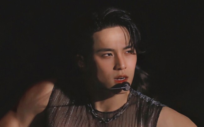 Kim Min-kyu | Subtle Chest Muscles Peek Through His Sleeveless Top