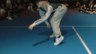 【شاهد وأنت راكع】يا إلهي، هذا رائع! رأيت الموجة الكهرومغناطيسية! زاك ميلن الرجل الأفعى الحقيقي يتحكم 