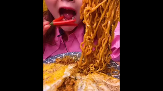 ก๋วยจั๊บน้ำพริกเผาสุดแซ่บ