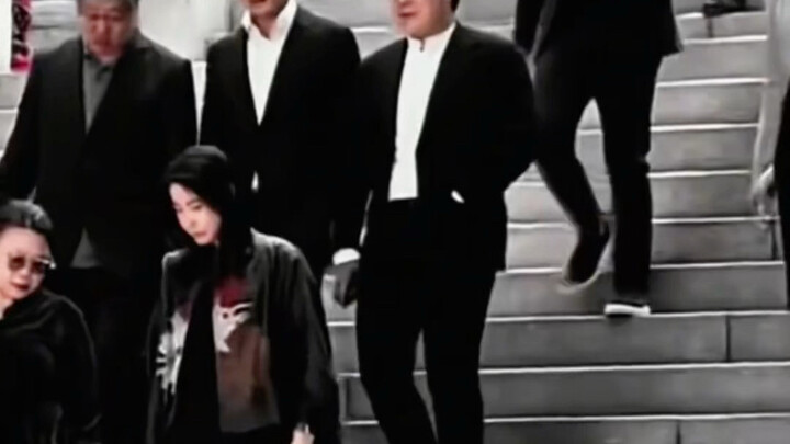 The eldest sister-in-law of a wealthy family—truly a thrilling drama of life