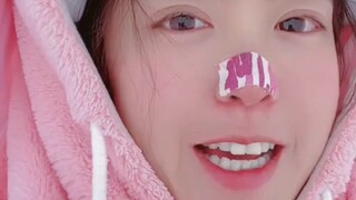 Cảnh trượt nước ở khu nghỉ dưỡng trượt tuyết có gì sai không? Cảnh nổi tiếng được tái hiện