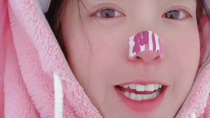 هل كان مشهد التزلج على الماء في منتجع التزلج سخيفًا؟ مشهد شهير أُعيد عرضه.