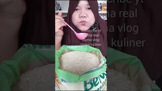 DYMA KULINER 💕ASMR RAW RICE EATING 💕Makan Beras Mentah💕 #shorts #mukbang @dymavlog @Dymakuliner