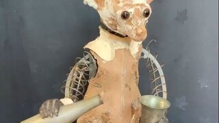 一百年前生产的发条玩具熊，这个“无限喝水”的设计真巧妙...