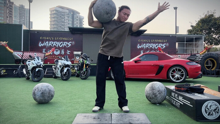 Latihan Pembalap Motor Gagah & Atlet Kekuatan