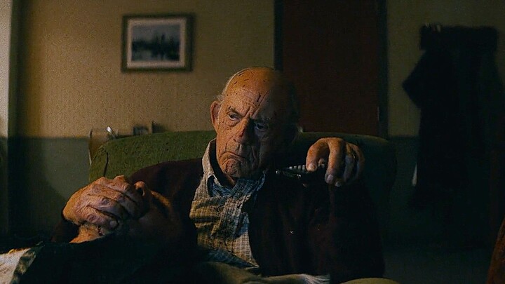 This old man’s even tougher than his son—grandpa’s the one really having the most fun!