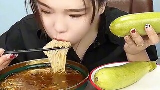 mukbang pork weid nodis