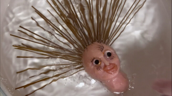 من غير المحتمل أن تكتشف أختي...