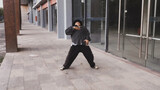 [Tarian] [Street Dance] Buruh berlatih breakdance, kepalanya seakan patah