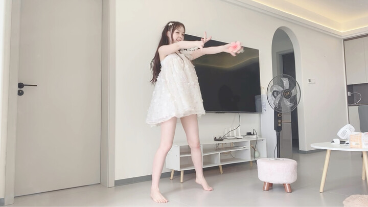 Kakakku bilang dia akan memberiku roknya jika aku menyukainya lebih dari 10.000 kali [bunga]