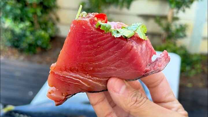 Hướng dẫn chi tiết cách làm món cá ngừ vây xanh muối sống, dễ như chơi!