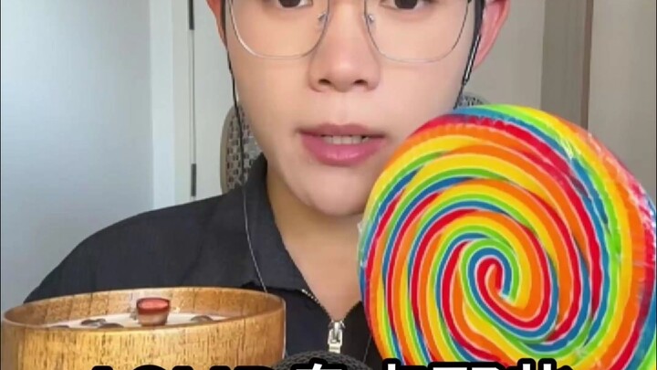 ASMR | A roundup of props that make streamers look worse and worse