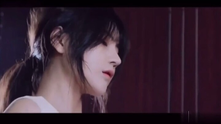 美女真好看，脚也好看